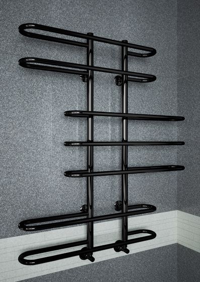 Diana - широкий электрический полотенцесушитель с выгнутыми вперед перекладинами черного цвета.