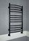 Victoria - черный полотенцесушитель c перекладинами в форме трапеции.