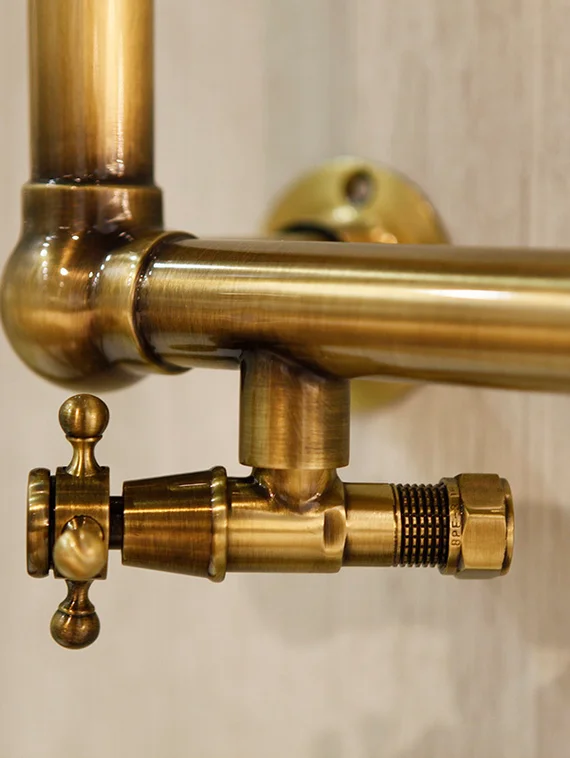 Cezares Taranto - полотенцесушитель в стиле ретро