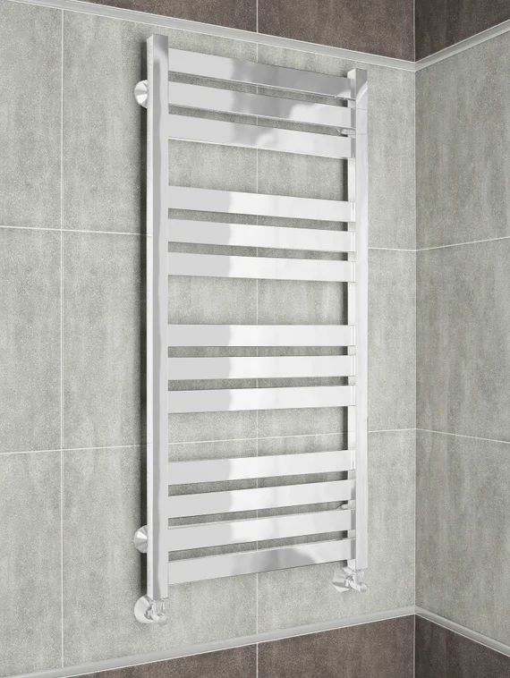 Latte E - электрический дизайн полотенцесушитель белого цвета.