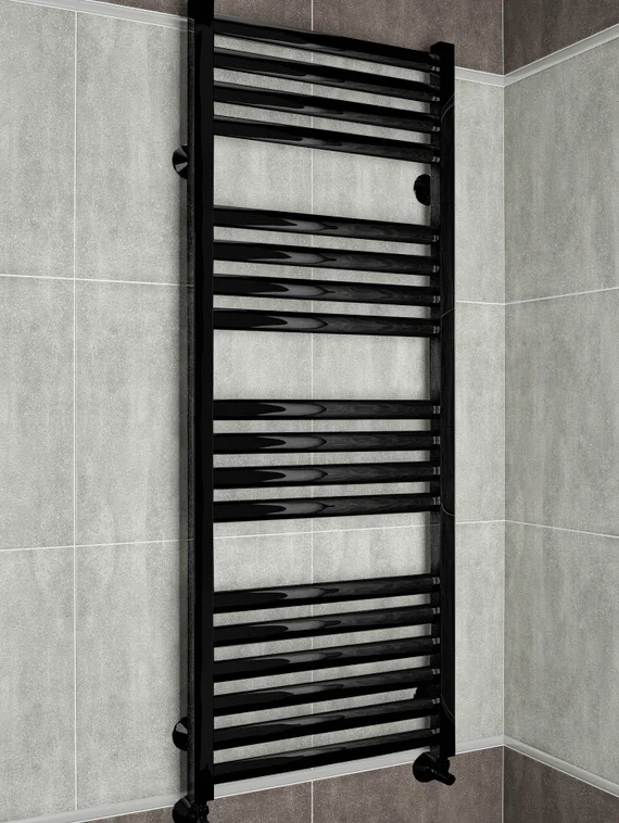 Greta Black - черный полотенцесушитель с квадратными вертикалями.