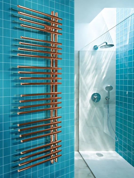 Brigantina L Bronze - бронзовый дизайн полотенцесушитель с перекладинами внахлест.