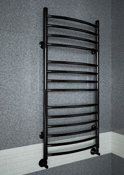 Classic Lux E - электрический полотенцесушитель черного цвета.