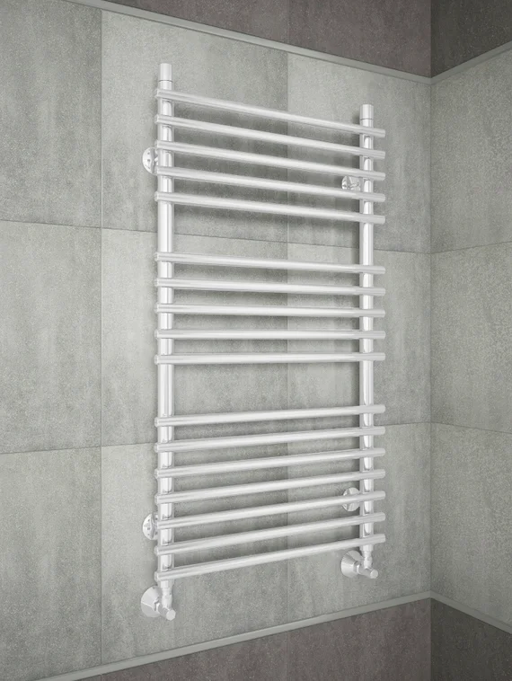 Vatra  - белый полотенцесушитель с перекладинами внахлест.