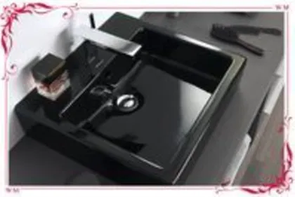 Черные раковины в интерьере ванной комнаты