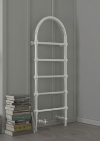 Terma Retro S -белый полотенцесушитель в стиле ретро с изогнутой верхней перекладиной