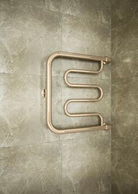 Foxtrot  Bronze -  полотенцесушитель цвета бронза с боковым подключением.