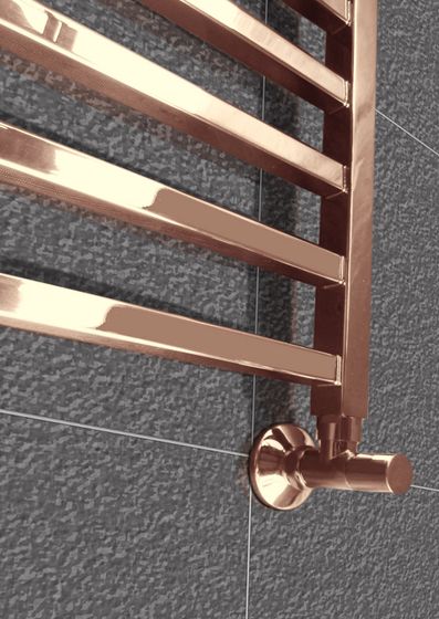 Quatro Bronze - бронзовый полотенцесушитель с квадратным профилем