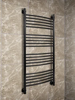 Bogema Black - черный полотенцесушитель, 500х500 мм, водяной