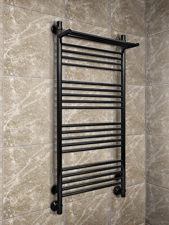 Bogema P Black - черный водяной полотенцесушитель с греющей полкой.