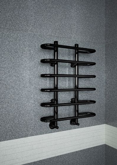 Sahara  - черный полотенцесушитель с закругленными перекладинами.