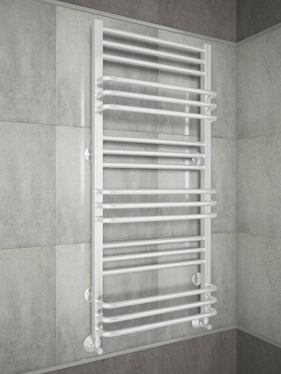 Sorento  - белый полотенцесушитель с чередующимися полками.