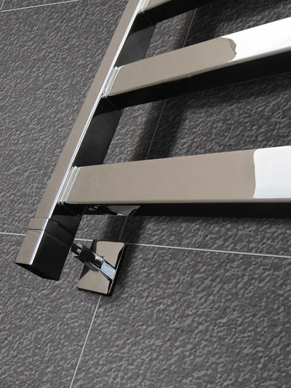 Verona - дизайн полотенцесушитель с квадратными вертикалями