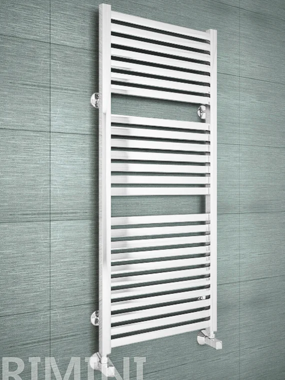 Rimini E - дизайн полотенцесушитель с прямоугольными горизонталями белого цвета.