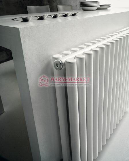 Вертикальный дизайн радиатор Antrax IT AV 13 s/d