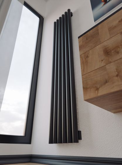 Bronto Soma V - вертикальный трубчатый радиатор высотой 600 мм, нижнее правое подключение