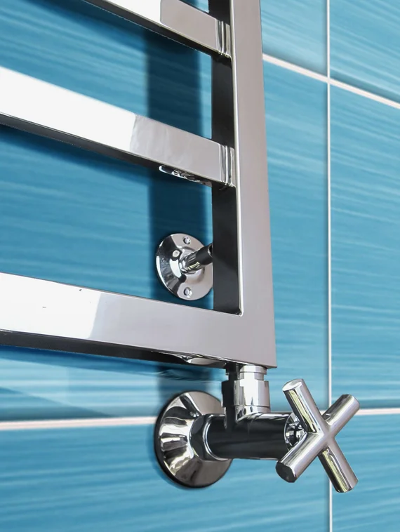 Bergamo - дизайн полотенцесушитель с квадратным профилем