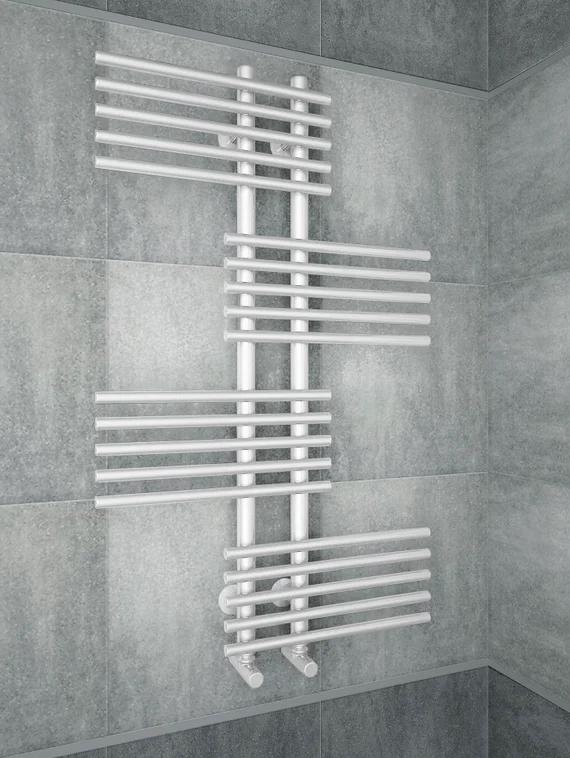 Europa - оригинальный водяной дизайн полотенцесушитель белого цвета.