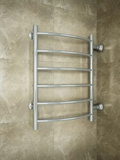 Classic - водяной полотенцесушитель с боковым подключением.