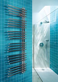 Brigantina L - электрический дизайн полотенцесушитель с перекладинами внахлест.