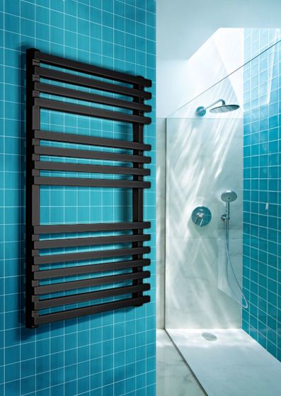 Bellini - дизайн полотенцесушитель с квадратным профилем черный