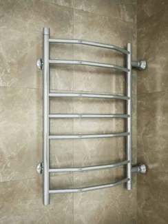 Victoria  - водяной полотенцесушитель лесенка с боковым подключением .