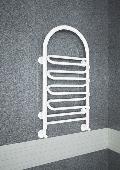 Liana - водяной полотенцесушитель с изогнутой перекладиной белого цвета.