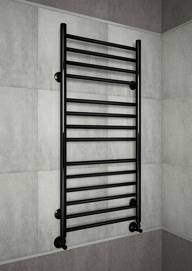 Avrora - водяной полотенцесушитель с прямыми перекладинами черного цвета.