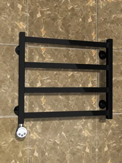 Prestige Black - черный полотенцесушитель с прямоугольным профилем