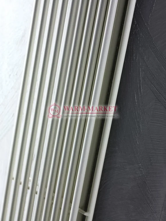 Вертикальный дизайн радиатор Antrax IT AV 13 s/d