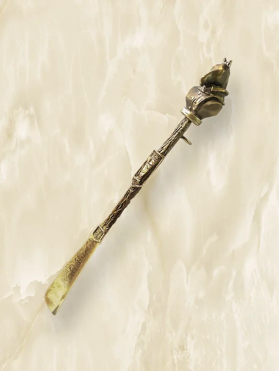 Бронзовая ложка для обуви "Hog".