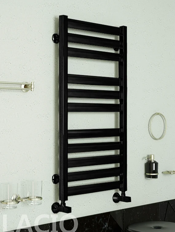 Lacio E - электрический полотенцесушитель черного цвета.
