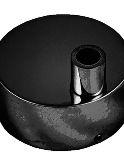 Коробка для скрытого подключения электрического полотенцесушителя черного цвета.