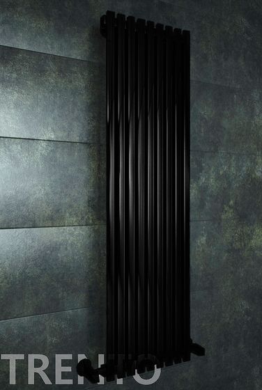 Trento Black - черный дизайн полотенцесушитель с прямоугольными вертикалями.