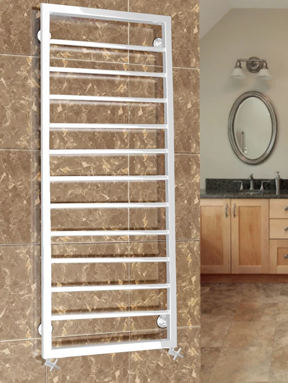 Corsa - дизайн полотенцесушитель с квадратными и круглыми формами