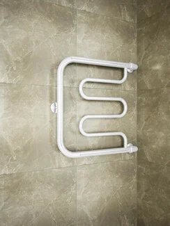 Foxtrot  White - водяной полотенцесушитель  с боковым подключением белого цвета.