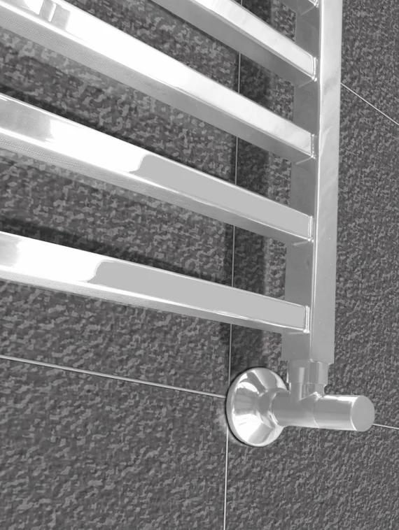 Quatro White - белый полотенцесушитель с квадратным профилем