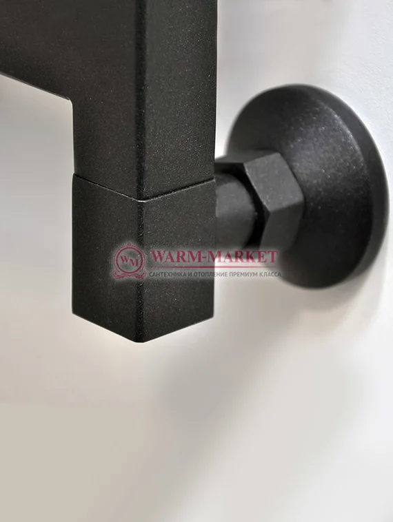 Quadro Q1 - узкий водяной дизайн-полотенцесушитель из нержавеющей стали