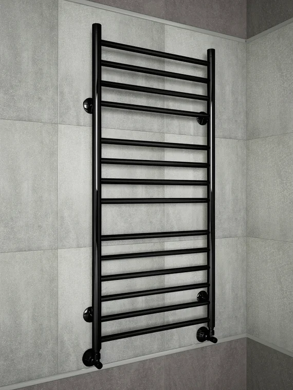 Avrora - водяной полотенцесушитель с прямыми перекладинами черного цвета.