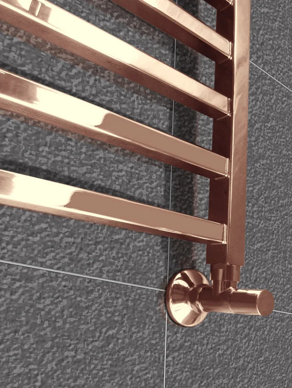 Quatro Bronze - бронзовый полотенцесушитель с квадратным профилем