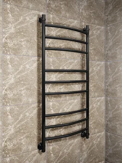 Galant Black - черный  водяной полотенцесушитель со слегка выгнутыми перекладинами, 500х500 мм