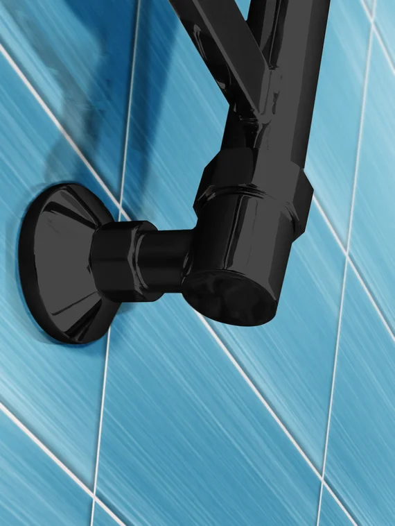 Maxima Black - черный полотенцесушитель круглым и квадратным профилем