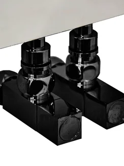 Вентиль квадратный регулировочный прямой черного цвета.