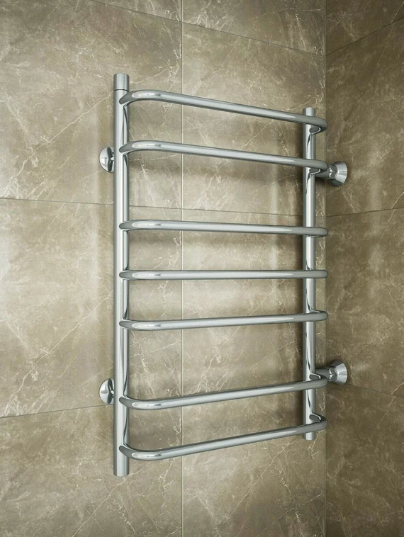 Standart  - водяной полотенцесушитель с боковым подключением .